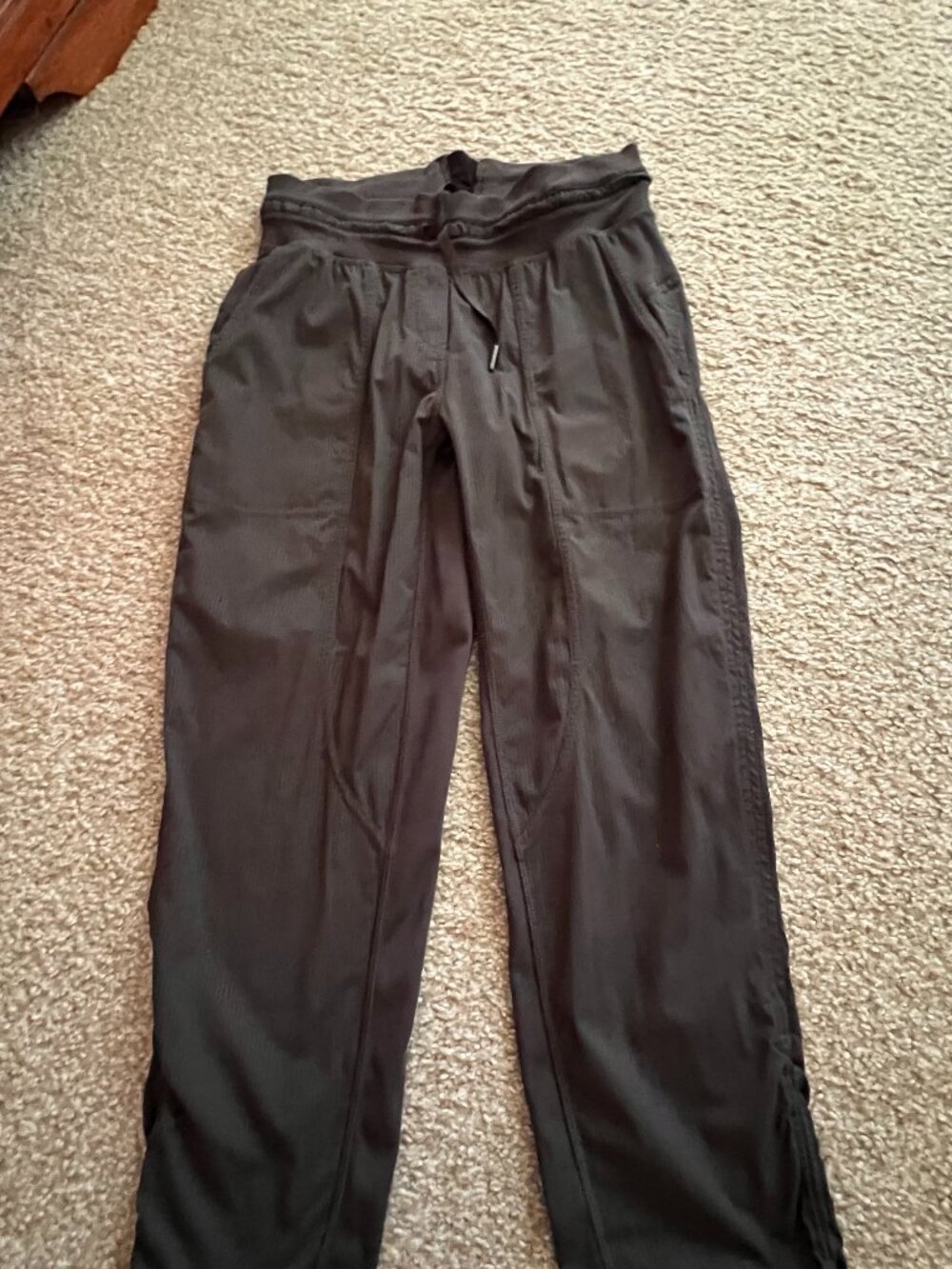 Lululemon joggers size 4